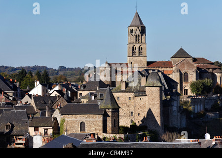 La iglesia Saint Pierre, Uzerche, valle de la Vezere, Correze, Francia, Europa Foto de stock