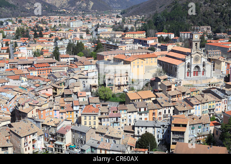 La ciudad termal de Digne les Bains en los Alpes de Haute Provence Foto de stock