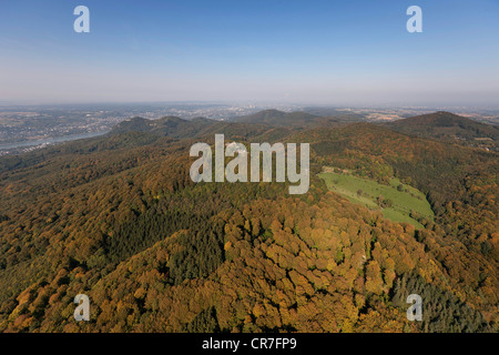 Vista aérea, distrito de Rhein-Sieg-Kreis, cordillera Siebengebirge, Koenigswinter, Renania del Norte-Westfalia, Alemania, Europa Foto de stock