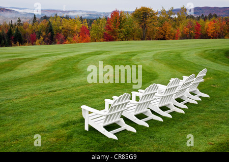 Estados Unidos, Nueva Inglaterra, Nueva Hampshire, Whitefield, luxury hotel Mountain View Grand Resort, curso de golf en otoño, blanco Foto de stock