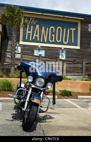 Casco de motocicleta Harley Davidson frecuentado restaurante Alabama Gulf Shores Foto de stock