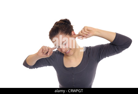 Mujer joven sosteniendo sus oídos para Foto de stock