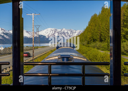 Alaska Railroad Coastal Classic tren que va de Anchorage a Seward, Alaska. Foto de stock