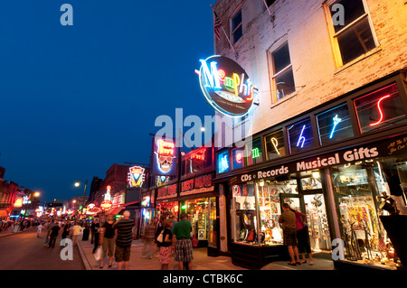 Tennessee, Memphis, Beale Street, el entretenimiento, el bar y el restaurante del distrito. Foto de stock