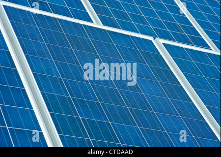 Detalle de los paneles solares Foto de stock