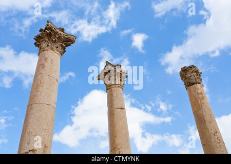 Columna Corinthium en antiguo pueblo Jerash, Jordania Foto de stock