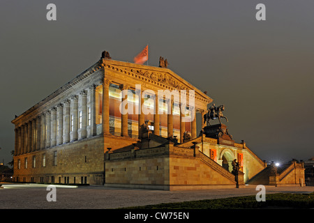 Antigua Galería Nacional en el museo de la isla por la noche, Alemania, Berlín