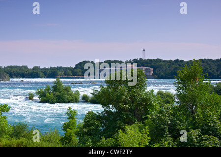 Toronto estación generadora de energía a lo largo del río de Niagara en las Cataratas del Niágara de Ontario Foto de stock