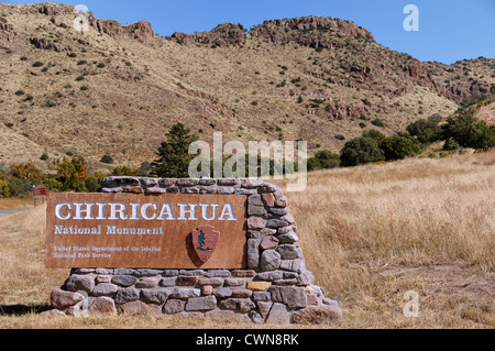 Signo de fronteras en el Monumento Nacional Chiricahua cerca de Willcox, Arizona, EE.UU. Foto de stock