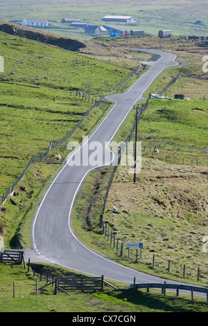 Single Track Road con puntos de Paso Noroeste Peninsular, Islas Shetland, UK LA005685