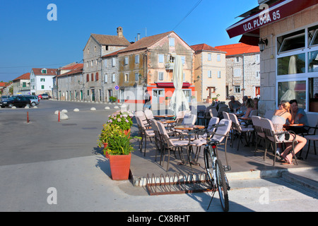 Street cafe, Stari Grad, Isla de Hvar, la costa Dálmata, Croacia Foto de stock