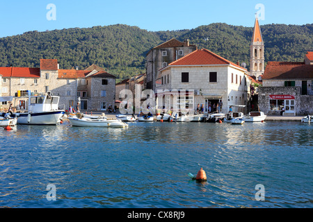 Harbour, Stari Grad, Isla de Hvar, la costa Dálmata, Croacia Foto de stock