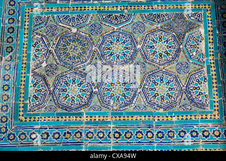 Detalle del interior azulejería, Anonymous mausoleo Shah-i Zinda necrópolis, Samarcanda, Uzbekistán Foto de stock
