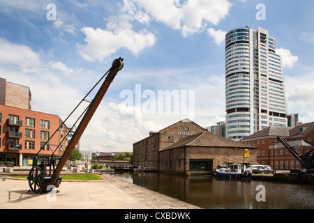 Granero Wharf y Torre de Bridgwater, Leeds, West Yorkshire, Inglaterra, Reino Unido, Europa