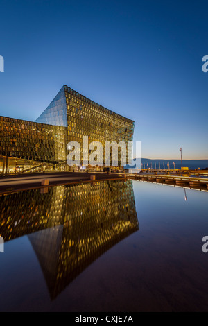 Harpa Concert Hall y el Centro de Conferencias, Reykjavik, Iceland Foto de stock