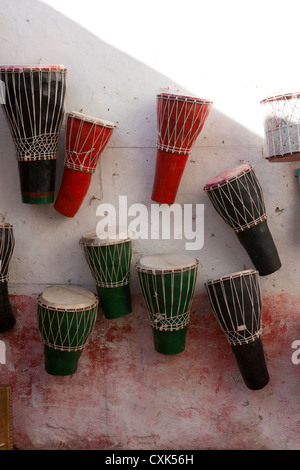 Tambores bongo africano, Essaouira, Marruecos Foto de stock