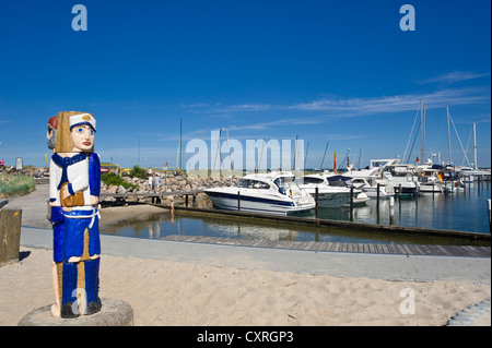 Marinero figura, puerto deportivo y la playa, Groemitz, Mar Báltico, Schleswig-Holstein, Alemania, Europa