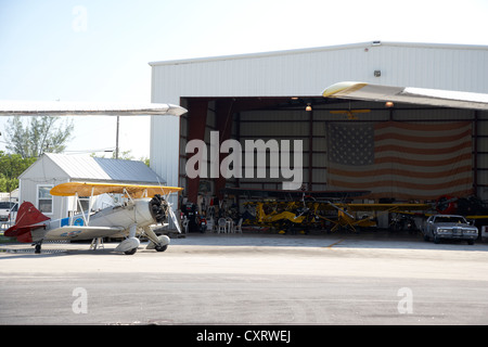 Key West biplanos hangar en el aeropuerto internacional de Key West Florida Keys usa Foto de stock