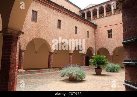 Patio de Abbazia di Monte Oliveto Maggiore Abbey, Toscana, Italia, Europa
