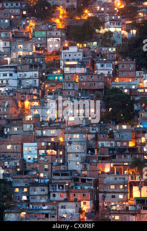 Favela En Rio De Janeiro Fotografia De Stock Alamy