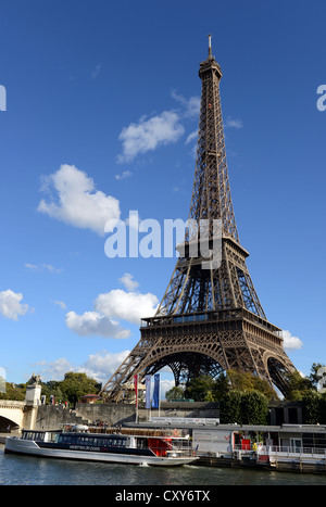 La Torre Eiffel, la Torre Eiffel, en París, Francia Foto de stock