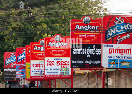 https://l450v.alamy.com/450ves/cy2gm9/signos-promocionales-para-angkor-beer-en-phnom-penh-cy2gm9.jpg