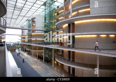 Interior del lóbulo Pablo Haus parte del Bundestag, edificios de gobierno en Berlín, Alemania Foto de stock