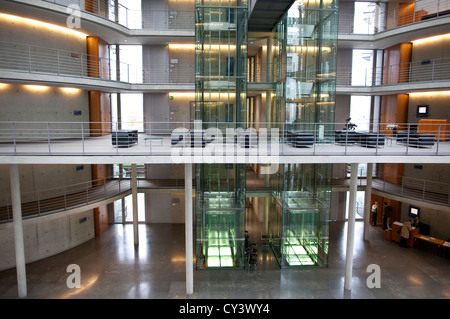Interior del lóbulo Pablo Haus parte del Bundestag, edificios de gobierno en Berlín, Alemania Foto de stock