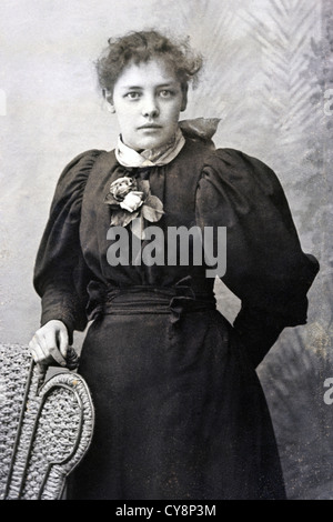 Joven Mujer Victoriana studio retrato circa 1890