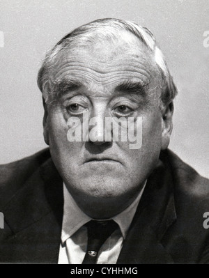 William Stephen Ian Whitelaw, 1r vizconde Whitelaw, KT, CH, MC, PC, DL, a menudo conocido como Willie Whitelaw, fue un político del Partido Conservador Británico que sirvió en un gran número de cargos en el Gabinete, Fotografía por David Cole 1984