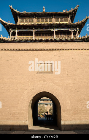 La torre de castillo de Jiayuguan, extremo oeste de la Gran Muralla, Jiayuguan city, China Foto de stock