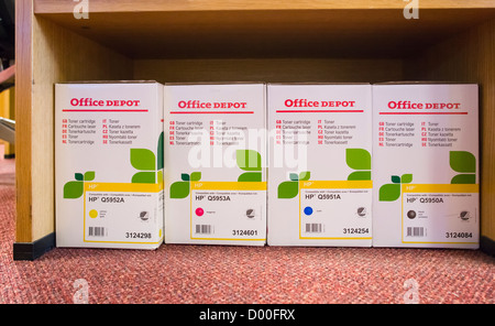 Cajas de cartuchos de impresora HP de Office Depot en una planta de  oficinas Fotografía de stock - Alamy