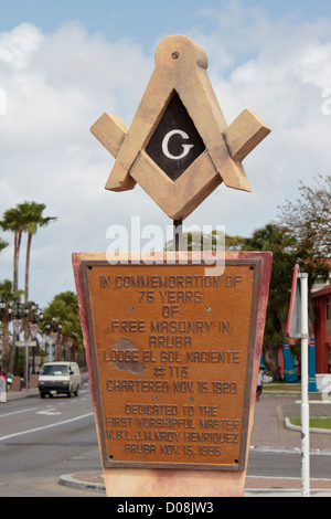 Monumento commemoratiting 75 años de Masonería Libre en Aruba Foto de stock