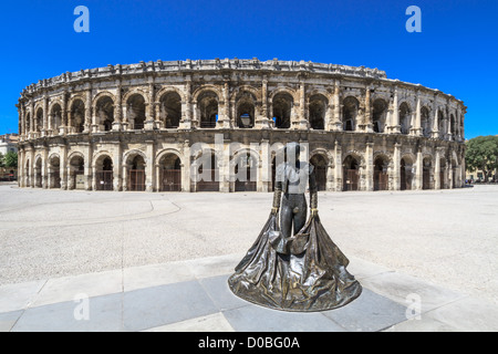 Antiguo anfiteatro romano de Nimes, Francia Foto de stock