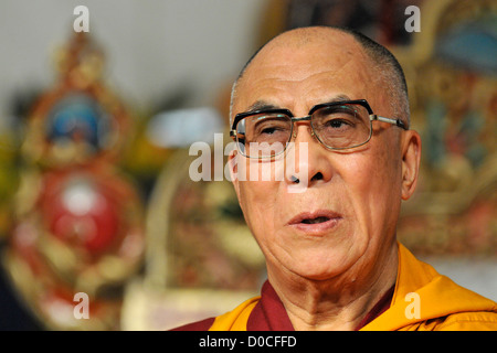 Su Santidad el decimocuarto Dalai Lama, Tenzin Gyatso, atiende la dedicación del Tibetano Centro Cultural Canadiense. Toronto, Foto de stock