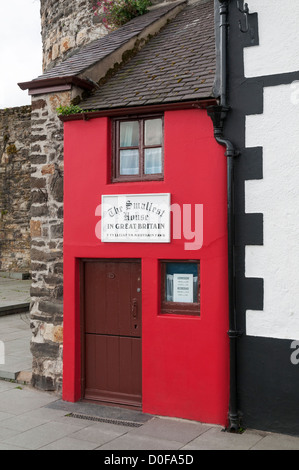 Gales, Conwy, muelle, la casa más pequeña en Gran Bretaña