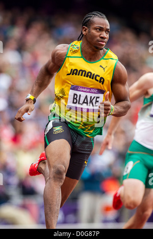 Yohan Blake (JAM) compitiendo en los hombres de la 1ª ronda de 100m en el verano de los Juegos Olímpicos de Londres 2012 Foto de stock