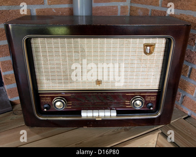 Antigua radio Philips Fotografía de stock - Alamy