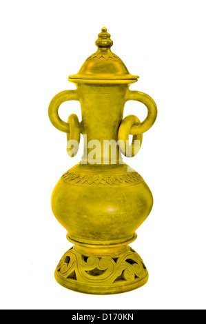 Antigüedades de oro jarra de arcilla aislar sobre fondo blanco. Foto de stock