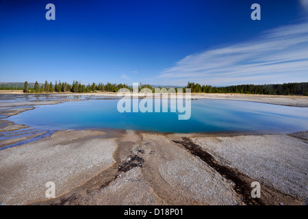 La Cuenca del Géiser de Midway- Opal Piscina, Parque Nacional Yellowstone, Wyoming, EE.UU.