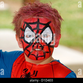 Pintura de la cara del hombre araña fotografías e imágenes de alta  resolución - Alamy