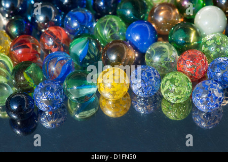 canicas de vidrio de los juegos para niños, para jugar el juego de pelota  Fotografía de stock - Alamy