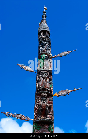 Talla de madera tradicional en Noumea, Nueva Caledonia, Melanesia, Pacífico Sur, Pacífico Foto de stock