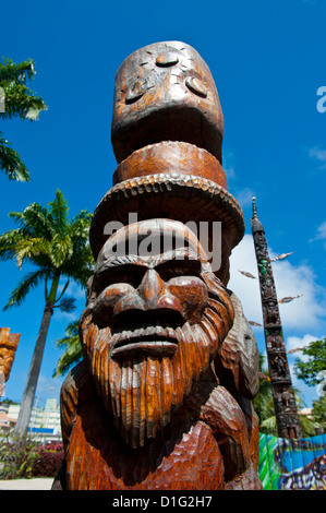 Talla de madera tradicional en Noumea, Nueva Caledonia, Melanesia, Pacífico Sur, Pacífico Foto de stock