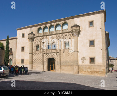 Palacio de Jabalquinto en Baeza, Patrimonio de la Humanidad ,Andalucía España, arquitectura renacentista en su mejor momento Foto de stock