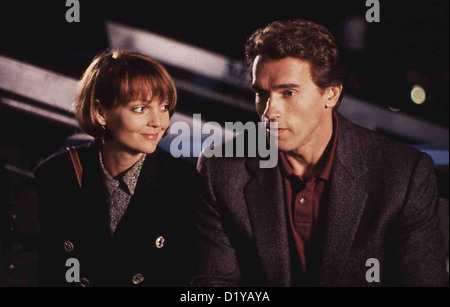 KINDERGARTEN COP, Pamela Reed, Arnold Schwarzenegger, 1990, (c