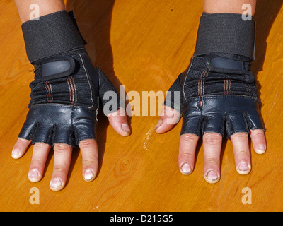 Gloves fingers fotografías e imágenes alta resolución - Alamy