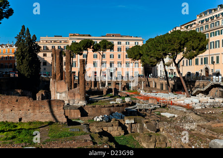 Antiguo templo circular, Área sacra Argentina, Largo Torre Argentina, Roma, Lazio, Italia, Europa Foto de stock