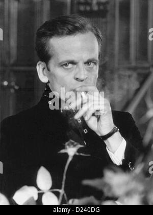 Los archivos de datos (DPA) - El actor alemán Klaus Kinski en una escena de la película Edgar Wallace film "doppia faccia' ('Doble cara'), 1969. Un "enfant terrible" de la industria del cine, las películas de Kinski incluyen "Buddy Buddy", "por unos dólares más', así como 'Aguirre, der Zorn Gottes' ('Aguirre: La ira de Dios') y 'Nosferatu: Phantom der Nacht' ('Nosferatu el Vampiro"). Kinski nació el 18 de octubre de 1926 en Danzig, Alemania (ahora Gdansk, Polonia) bajo el nombre de Nikolaus Guenther Nakszynski y murió el 23 de noviembre de 1991 en Lagunitas, California de un ataque al corazón. Foto de stock