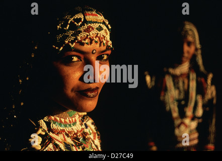 Los bailarines pertenecientes a la comunidad Kalbeliya ( India) Foto de stock